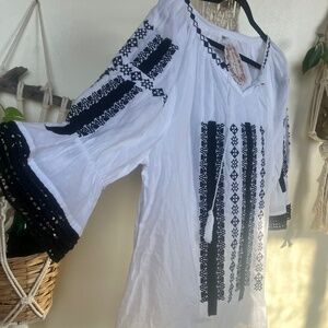 NWT Rody’s Forever Romania Embroidered Peasant Blouse
